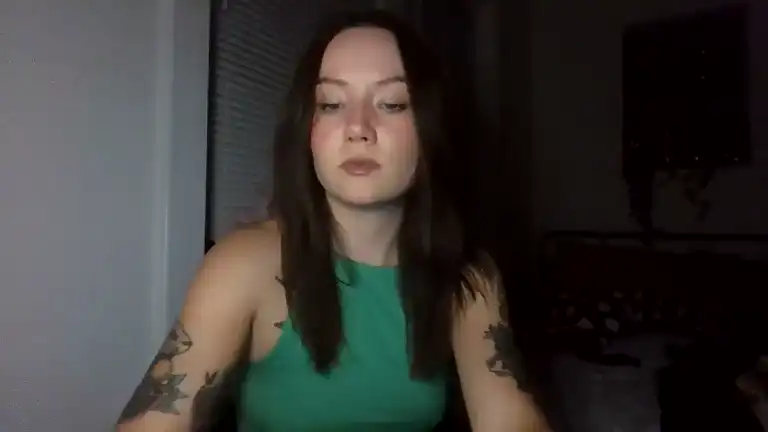Miaholland – [Streamate] Slut Amazing Interactive Toy – 2025-01-22 21:44:00