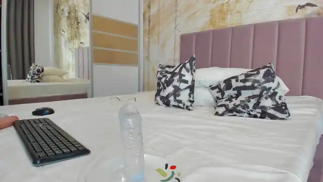 Emmy_sims – [Myfreecams] Art Play Party – 2025-03-17 01:03:19