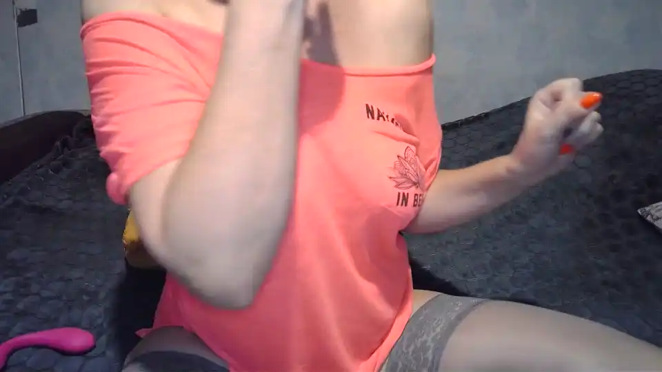 Milfetka_su_ – [Showup] Fucks Herself Rides Crazyticket – 2026-06-22 11:45:20