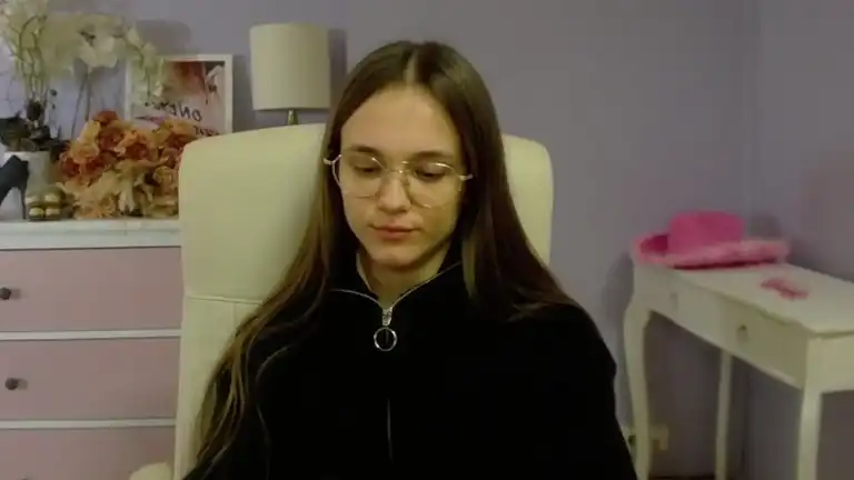 Emillyklein – [Streamate] Naked Model Spy Video Mom – 2025-08-19 06:54:18