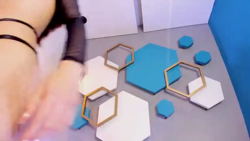Amatistasallow – [Amateur.tv] Gets Lucky Obmihod Shows Ass – 2025-07-28 12:12:06