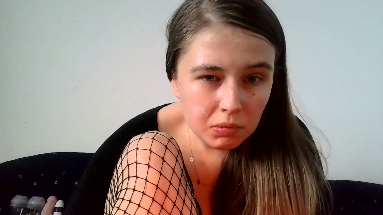 Podnieconaona19_ – [Showup] Fucks Herself Erotic Striptease – 2026-05-15 05:27:09