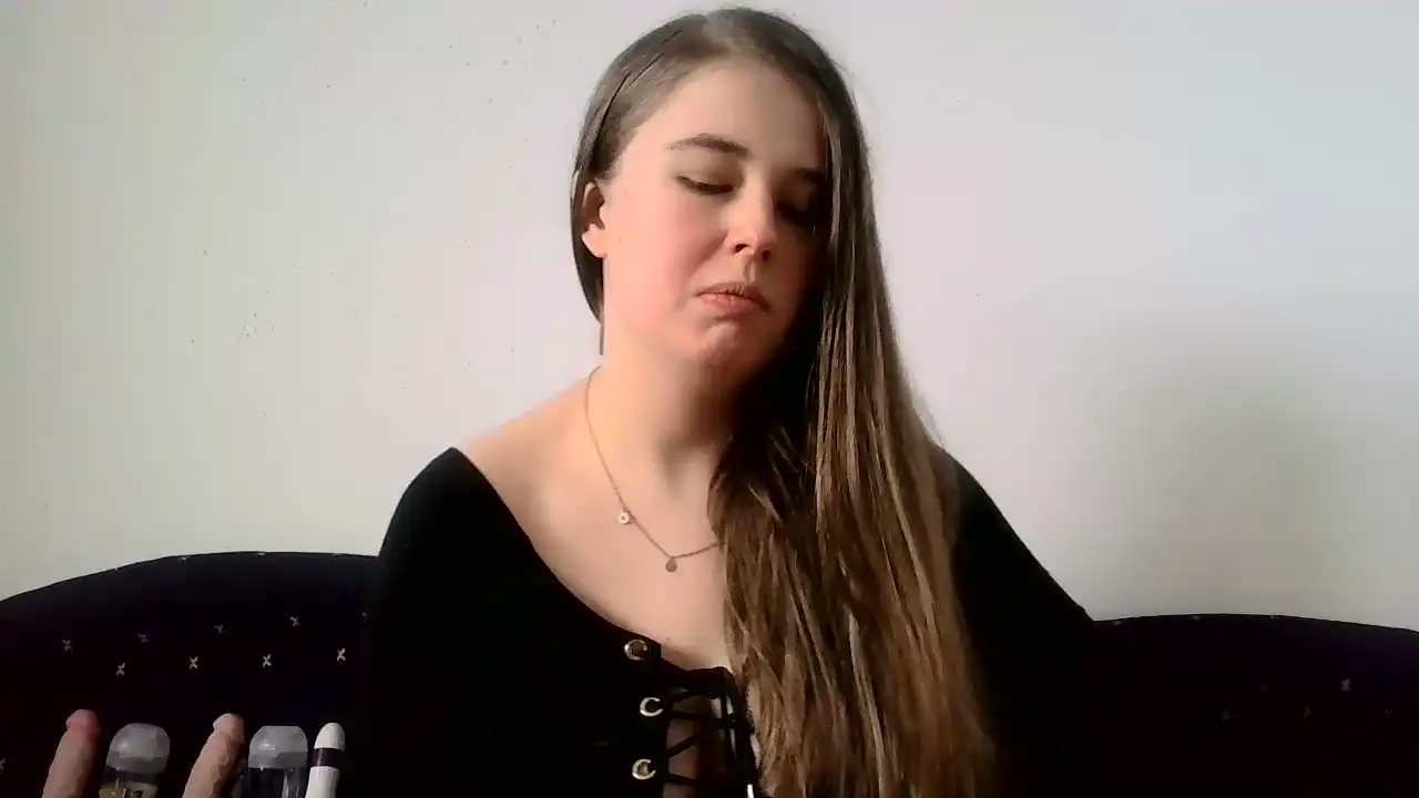 Podnieconaona19_ – [Showup] Playing On Live Webcam Babe Does Everything – 2025-04-14 10:37:54