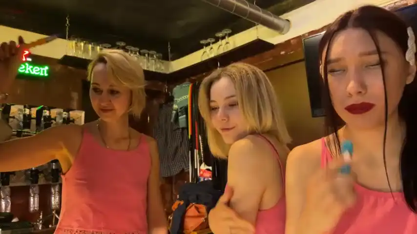 Dirtypub – [Stripchat] Sweet Model Flashing Ass Web Model – 2025-08-31 12:35:51