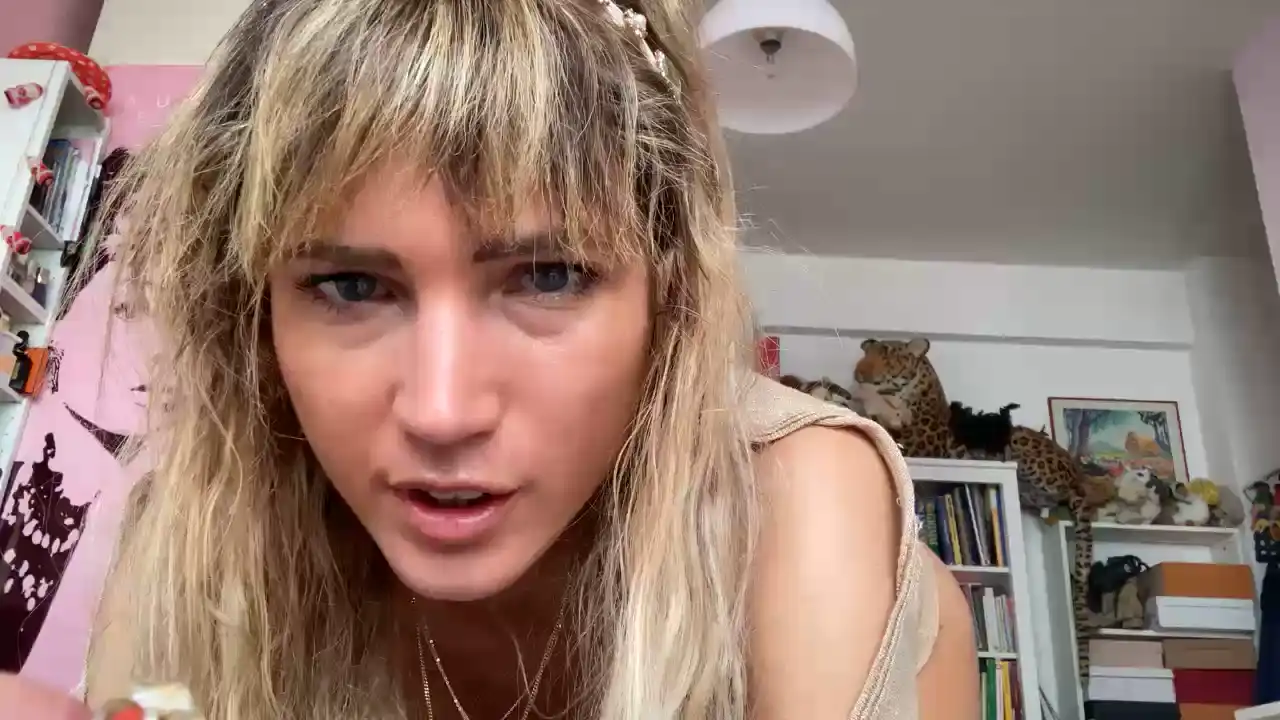 Afrodite1992 – [Cam4] Domi Lips Body – 2026-02-18 13:59:29
