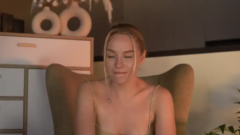 Snowfalling – [Streamate] Panties Hot Babe Strips Does Everything – 2025-08-05 04:26:40