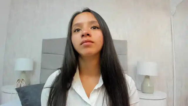 Kloethompson – [Xlovecam] Surprise Playing On Live Webcam Caught On Webcam – 2025-02-12 01:04:33