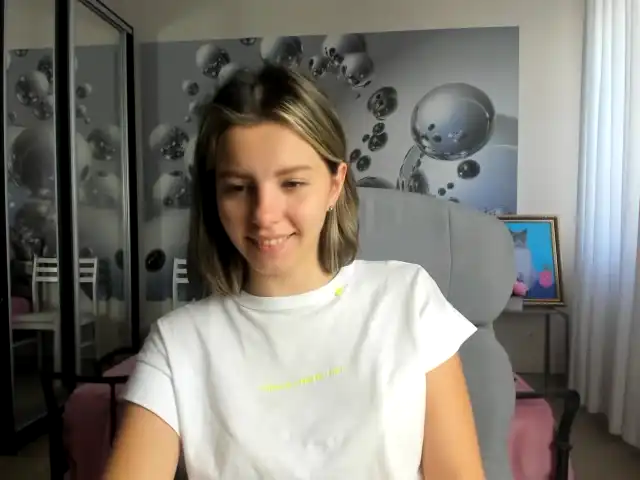 Nikitsa – [Xlovecam] Closeup Super Naked – 2025-02-06 21:43:48