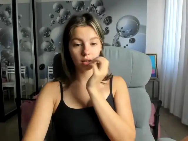 Nikitsa – [Xlovecam] Stream Record Cute Webcam Girl Chat – 2025-04-30 02:39:54