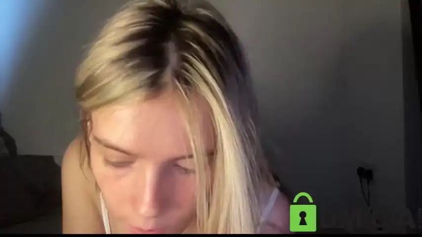Petiteminxlara – [Chaturbate] Finger Natural Camgirl – 2025-04-06 02:36:00