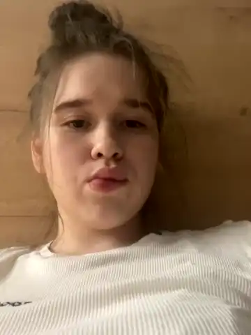Hornygirlh – [Stripchat] Cute Webcam Girl Caught On Webcam Flashing Ass – 2025-08-27 13:41:18