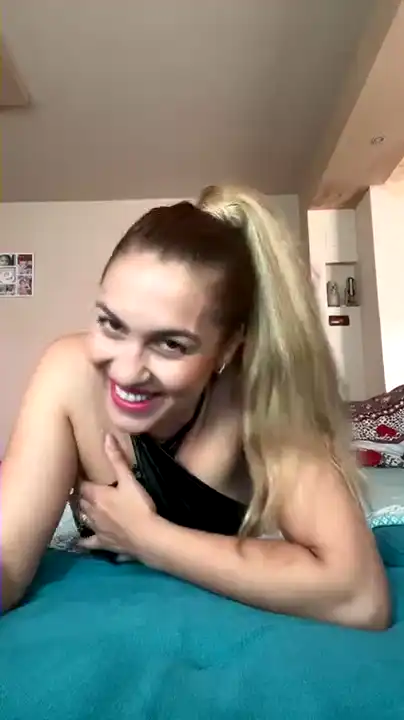 Lory2 – [Amateur.tv] Hot Babe Strips Closeup Fucks Herself – 2025-02-10 23:49:27