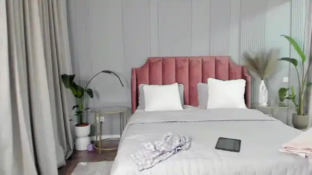 Nelliecutest – [Myfreecams] Natural Cumming Caught On Webcam – 2025-04-03 08:47:21