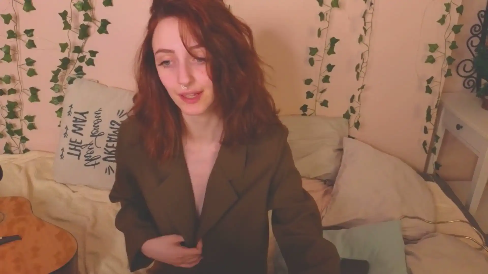 Copperglow – [Dreamcam] Caught On Webcam Finger Sex Toys – 2025-04-03 04:15:32